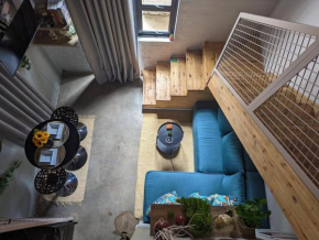 The Artful Cityscape Loft - Serenity In The City
